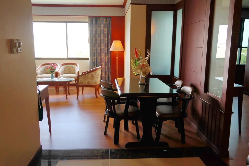 Grand Park Hotel Nakhon Si Thammarat Exterior photo