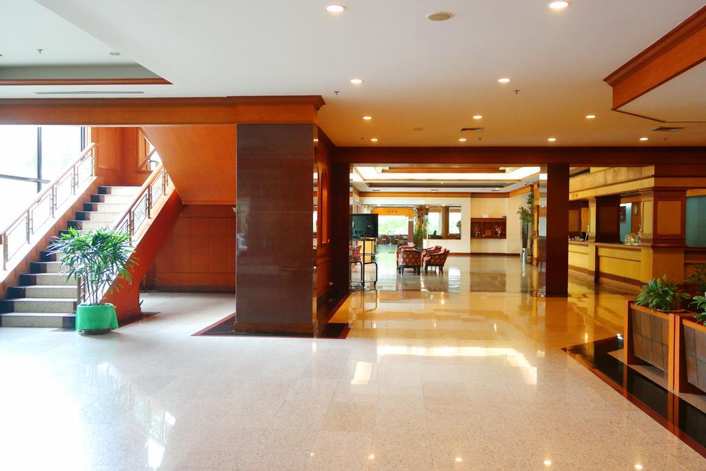Grand Park Hotel Nakhon Si Thammarat Exterior photo