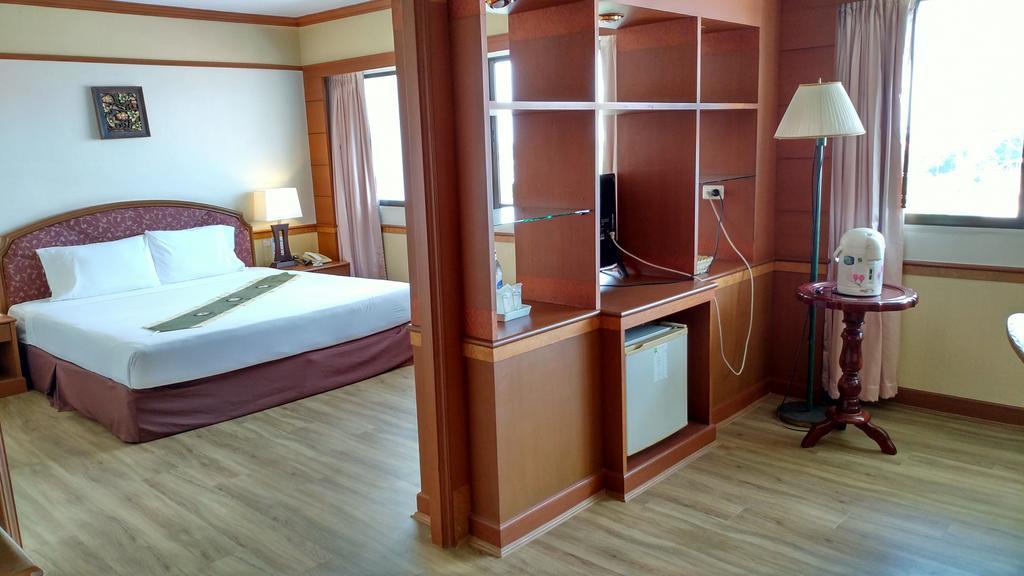 Grand Park Hotel Nakhon Si Thammarat Room photo