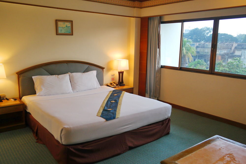 Grand Park Hotel Nakhon Si Thammarat Exterior photo