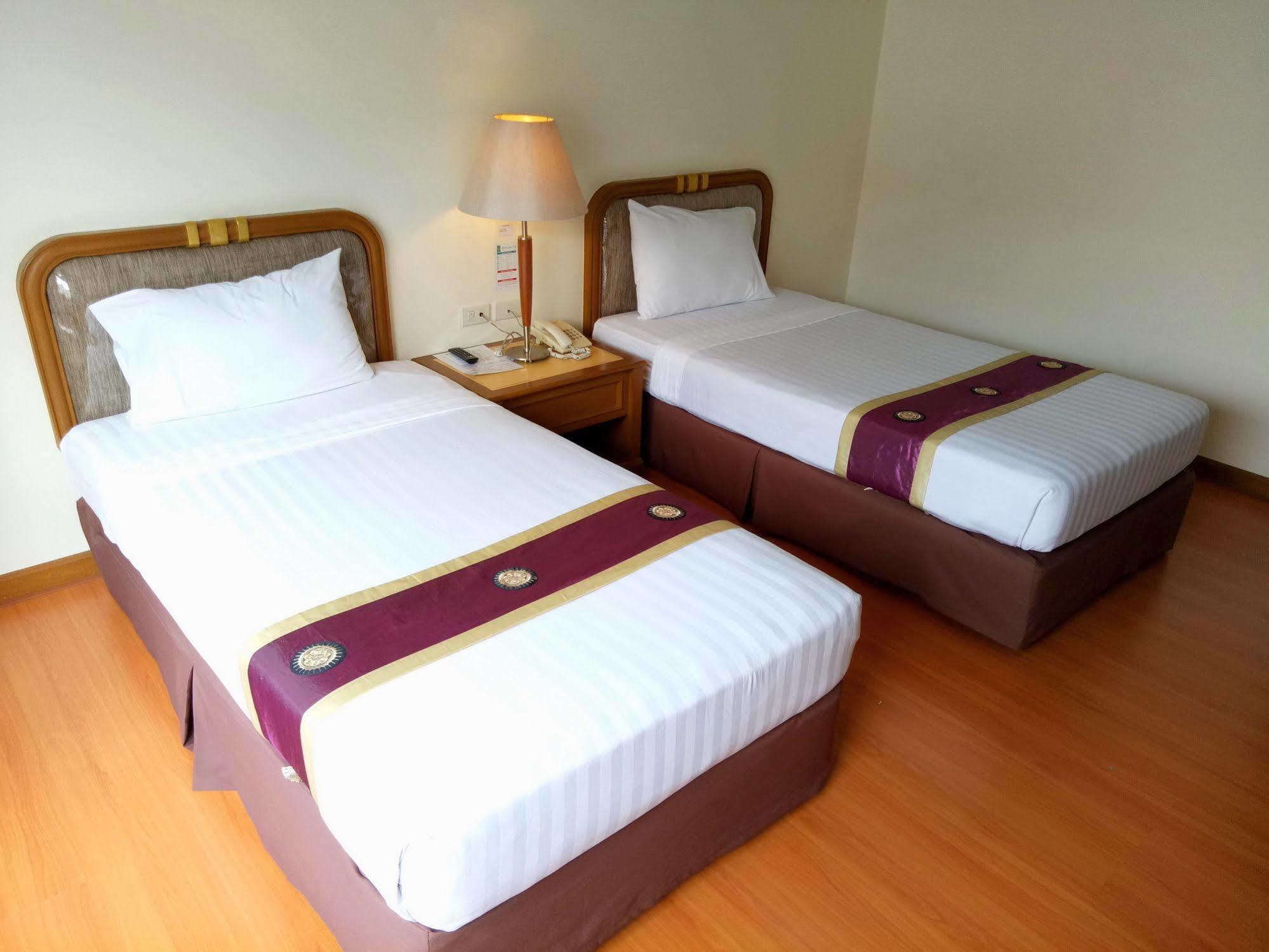 Grand Park Hotel Nakhon Si Thammarat Exterior photo