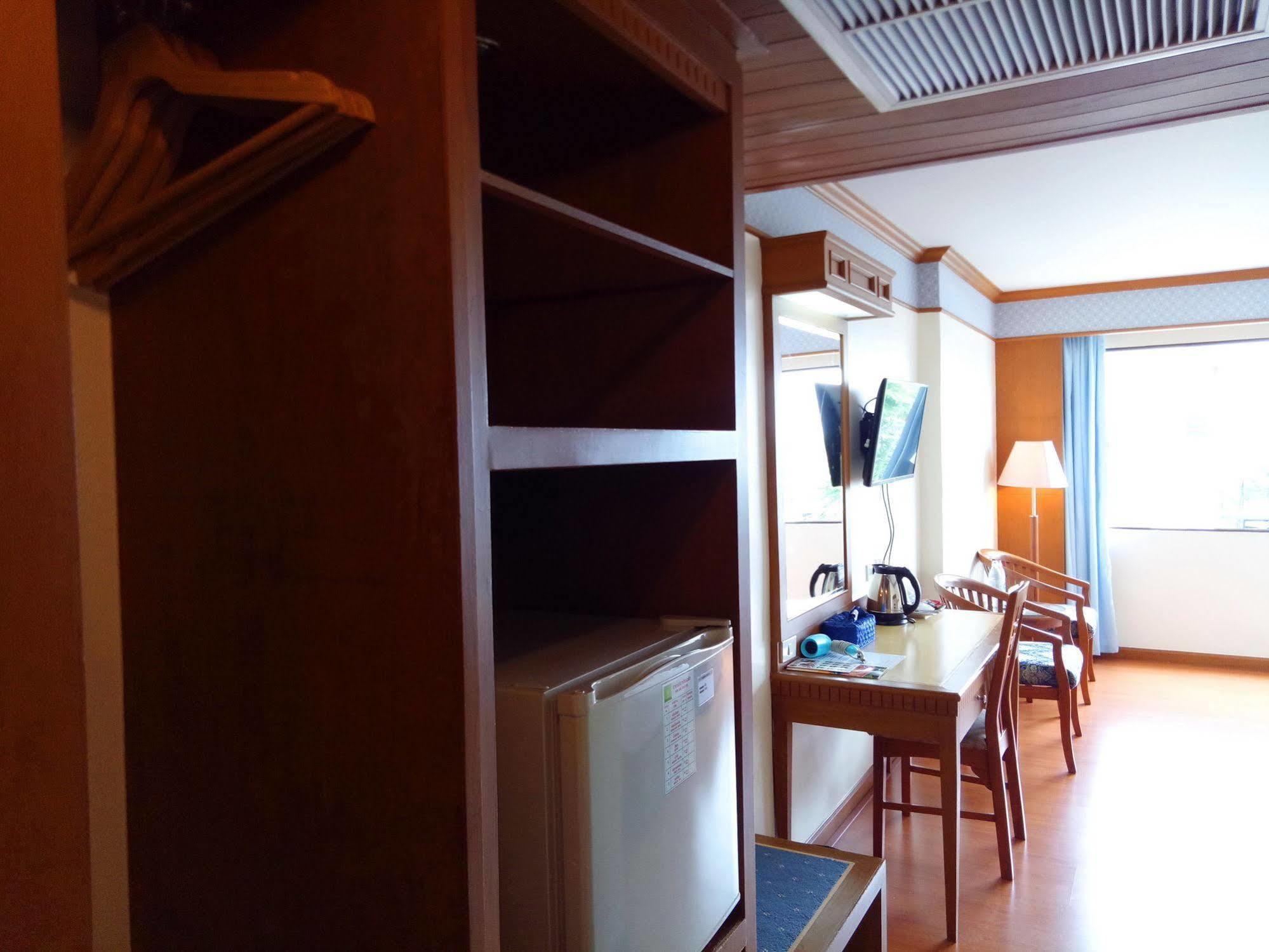 Grand Park Hotel Nakhon Si Thammarat Exterior photo