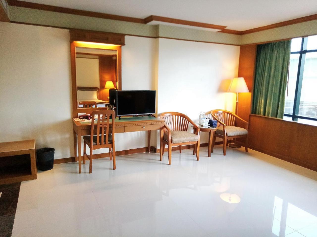 Grand Park Hotel Nakhon Si Thammarat Exterior photo